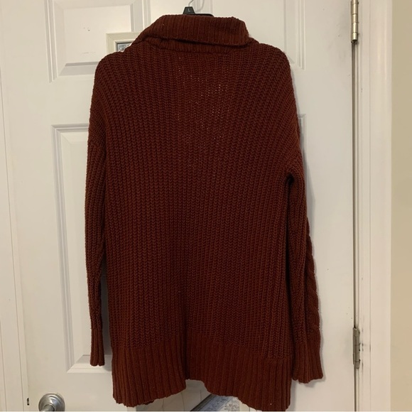 Brownish red cardigan​​​​​ - Picture 2 of 5